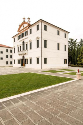 Отель Centro Cardinal Urbani  Целарио